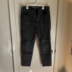 American Eagle Mom jeans. Vintage black. Size 6 Regular.